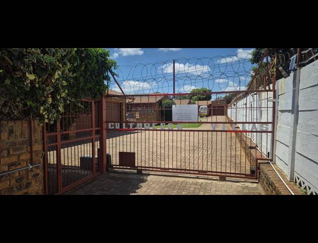 2 BEDROOM TOWNHOUSE FOR SALE IN WITPOORTJIE